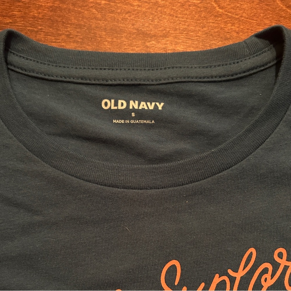navy blue old navy tee